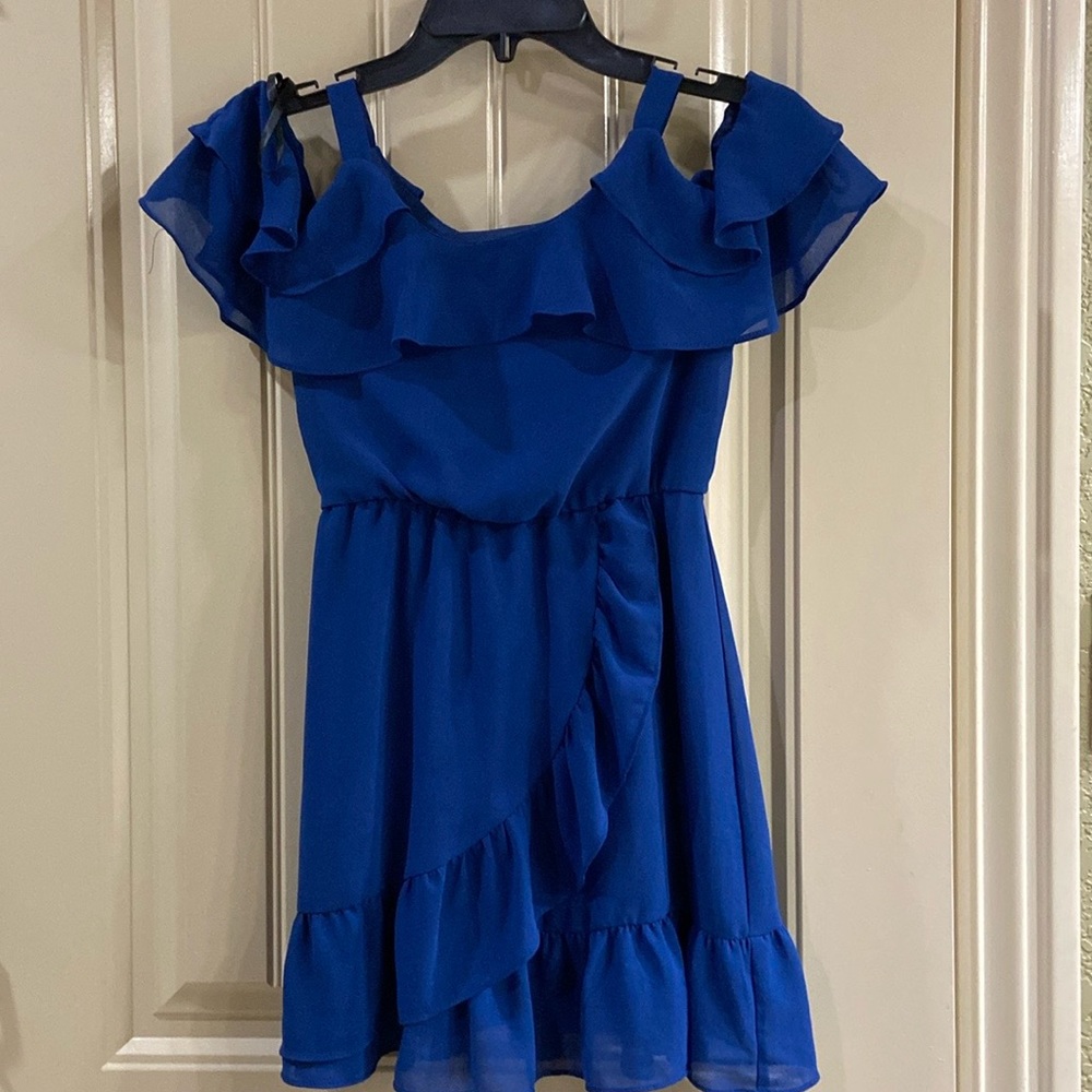 Girls Pullover Cold Shoulder Dress by Iz Byer Girl.  EUC!